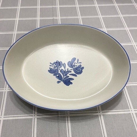 Yorktowne by PFALTZGRAFF 10” Oval Baker Stoneware Tan Blue Trim Flower Pattern - Picture 1 of 3